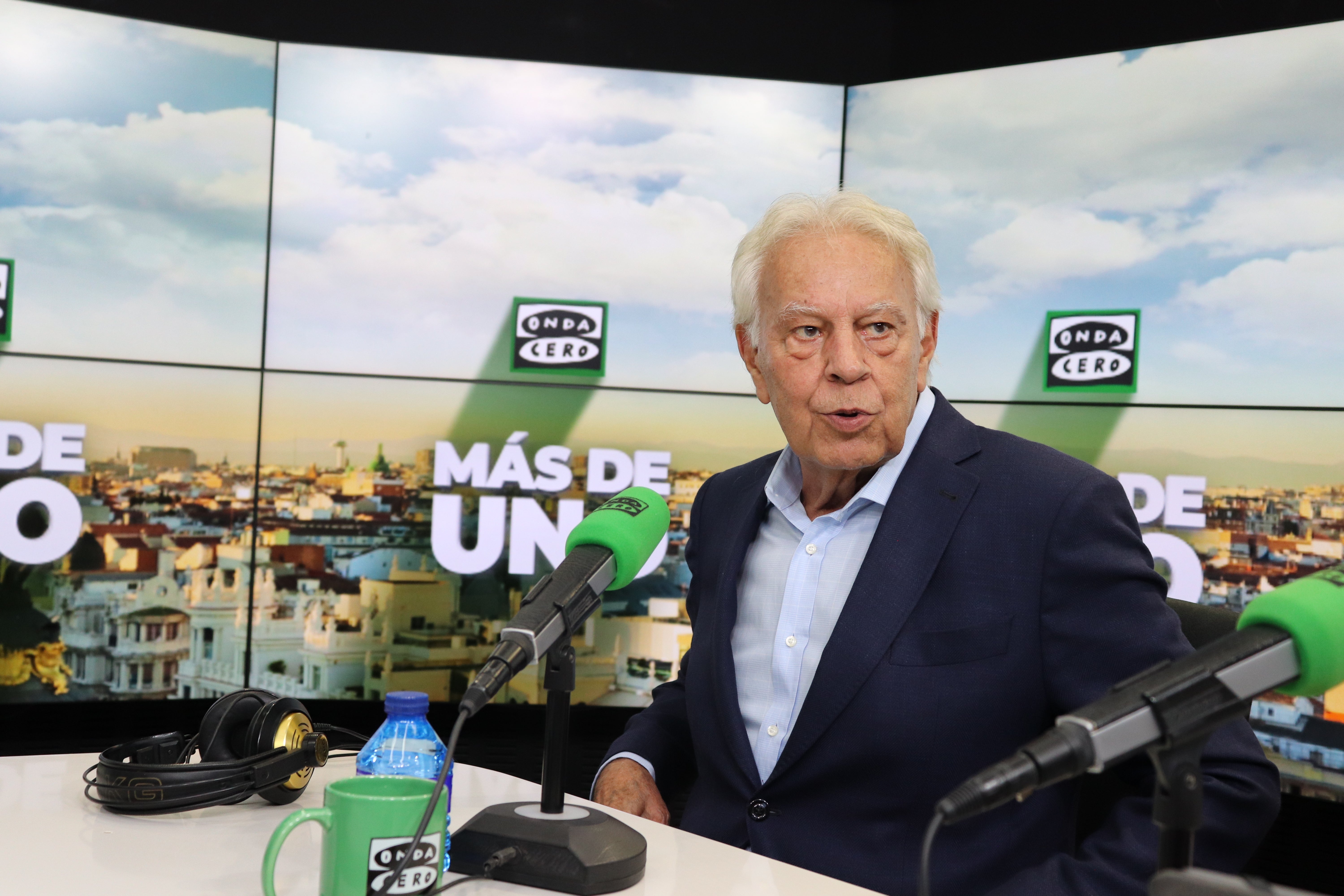 Felipe González tacha de "asqueroso" el escándalo de prostitución del 'caso Koldo', pero cree que "no debe desviar la atención" Felipe González tacha de "asqueroso" el escándalo de prostitución del 'caso Koldo', pero cree que "no debe desviar la atención"