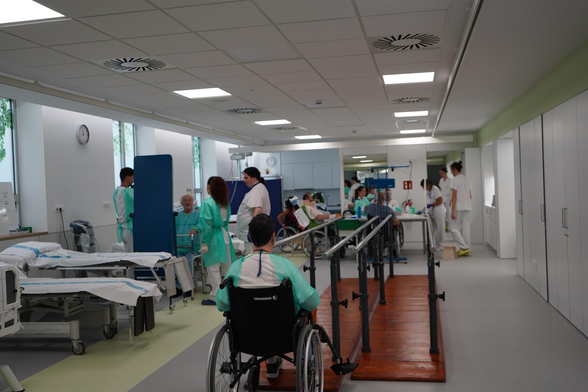 L'Hospital Vall d'Hebron alerta del perill de patir una lesió medul·lar per tirar-se de cap a l'aigua L'Hospital Vall d'Hebron alerta del perill de patir una lesió medul·lar per tirar-se de cap a l'aigua