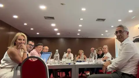 Sindicatos y patronal acuerdan una subida del 3,5% en el convenio de la hostelería de la provincia Sindicatos y patronal acuerdan una subida del 3,5% en el convenio de la hostelería de la provincia