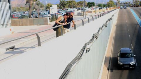 Benidorm retira el cableado de la avenida Beniard&aacute;