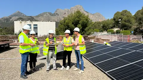 El Ayuntamiento de La Nucía invierte casi 40 mil euros en la instalación de placas solares en el cole Sant Rafael El Ayuntamiento de La Nucía invierte casi 40 mil euros en la instalación de placas solares en el cole Sant Rafael