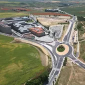 SOMACYL, la sociedad pública de infraestructuras de Castilla y León, espera tener licitada la central de biomasa y los 26 kilómetros de tuberías en el mes de octubre de este año para dar servicio a no menos de 7.000 viviendas y unos 40 edificios terciarios SOMACYL, la sociedad pública de infraestructuras de Castilla y León, espera tener licitada la central de biomasa y los 26 kilómetros de tuberías en el mes de octubre de este año para dar servicio a no menos de 7.000 viviendas y unos 40 edificios terciarios