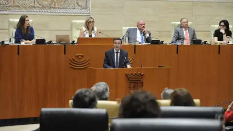 Gallardo lamenta que Guardiola haya elegido "levantar muros" y asegura que sale "muy decepcionado" Gallardo lamenta que Guardiola haya elegido "levantar muros" y asegura que sale "muy decepcionado"