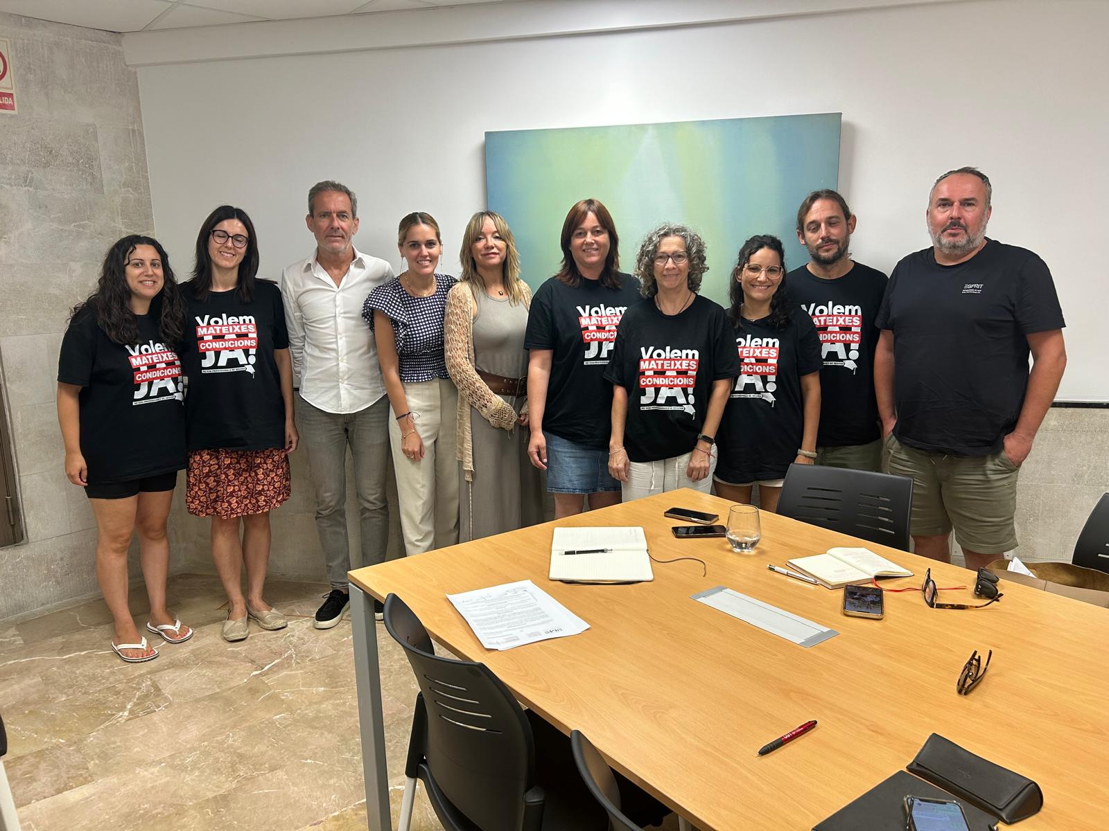 Las educadoras de 'escoletes' externalizadas de Palma logran mejoras laborales y desconvocan la huelga Las educadoras de 'escoletes' externalizadas de Palma logran mejoras laborales y desconvocan la huelga