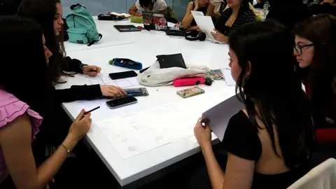 Un grup d'alumnes en un institut català Un grup d'alumnes en un institut català