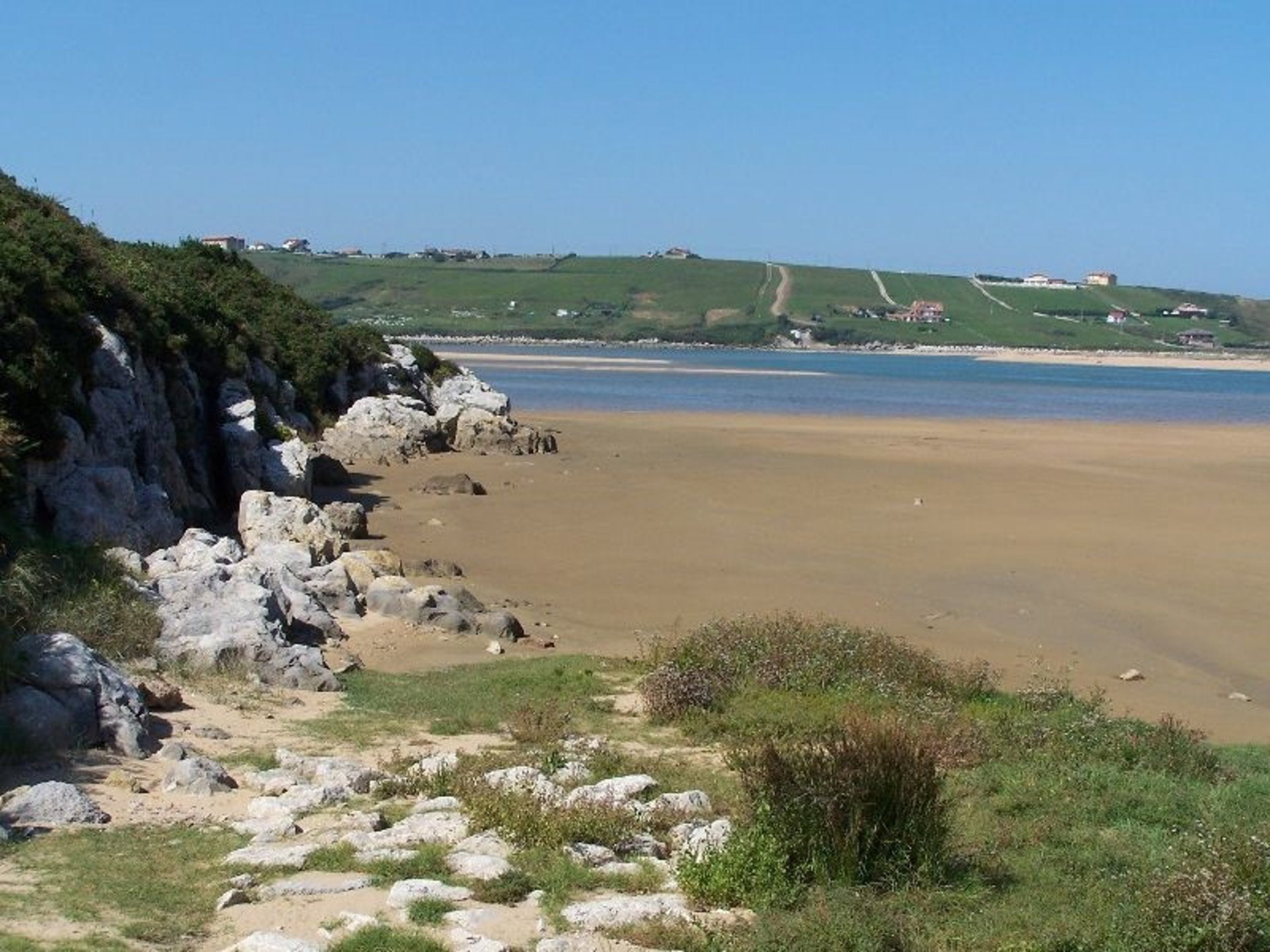 Aparece flotando el cuerpo de un hombre de 65 años en la ría de Mogro Aparece flotando el cuerpo de un hombre de 65 años en la ría de Mogro