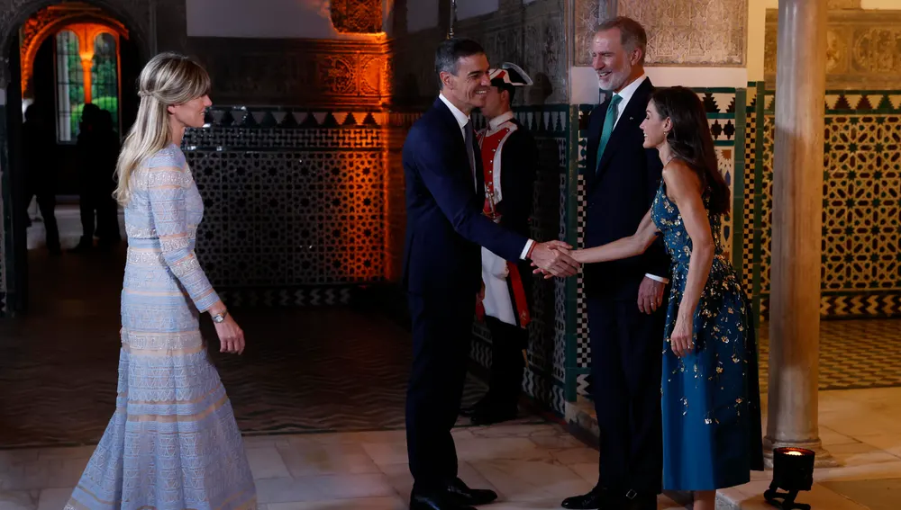 El presidente del Gobierno y su esposa saludan a los Reyes El presidente del Gobierno y su esposa saludan a los Reyes
