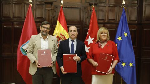 El Delegado de Urbanismo Borja Carabante con representantes del Colegio Profesional Administradores de Fincas 