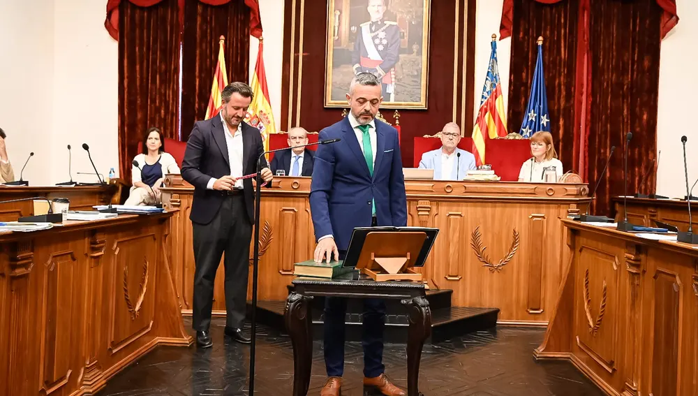 Pedro José Sáez, nuevo concejal de Vox, en la toma de posesión. Pedro José Sáez, nuevo concejal de Vox, en la toma de posesión.