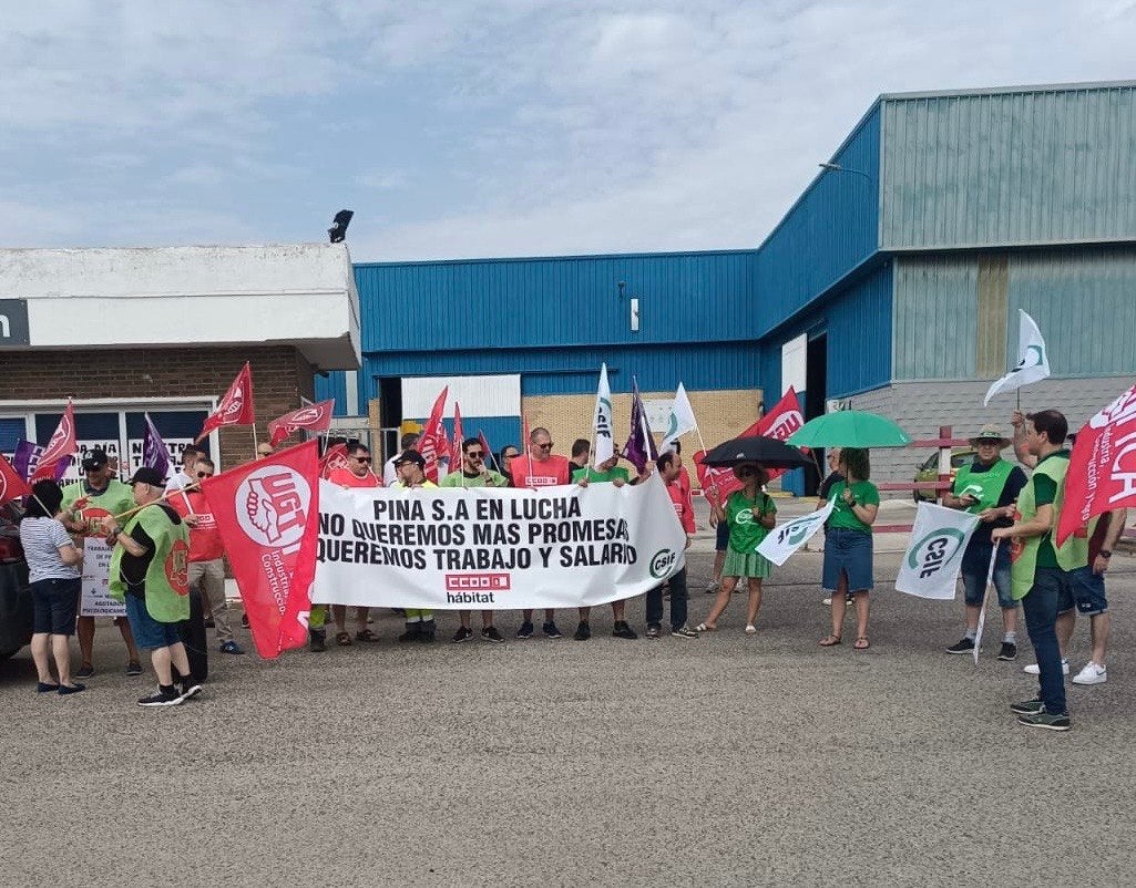 Cuarta protesta de los trabajadores de Pina S.A. de Fuentes (Cuenca) por el impago de sus nóminas Cuarta protesta de los trabajadores de Pina S.A. de Fuentes (Cuenca) por el impago de sus nóminas