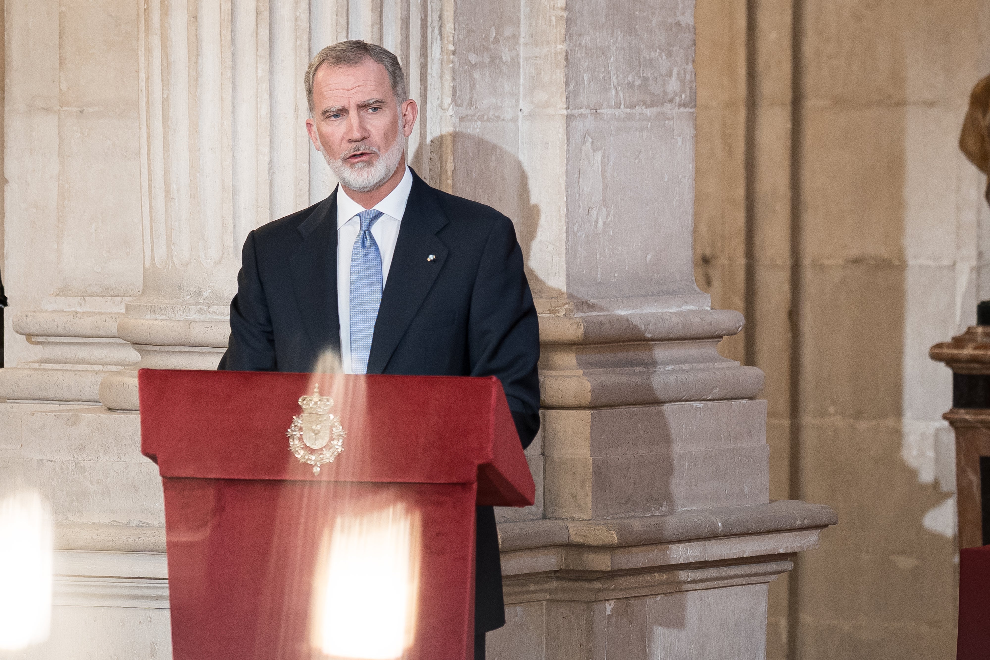 Felipe VI congela su salario y recurre a los ahorros de la Casa Real ante la ausencia de nuevos Presupuestos Felipe VI congela su salario y recurre a los ahorros de la Casa Real ante la ausencia de nuevos Presupuestos