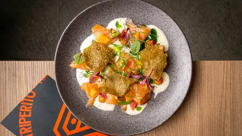 Restaurante El Triperito: las cenas madrileñas informales que viajan hasta Perú El Triperito ceviche de salmón marinado