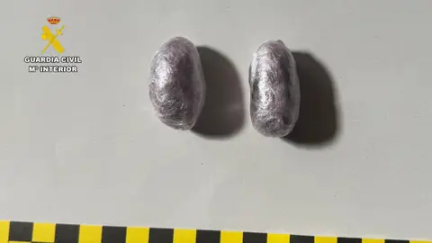 Detenida una mujer al intentar introducir sustancias estupefacientes en la prisión de Dueñas .