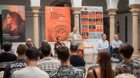 Más de 300 actores y actrices convertirán la ciudad de Mérida en un gran escenario teatral con la programación de Augusto en Mérida Más de 300 actores y actrices convertirán la ciudad de Mérida en un gran escenario teatral con la programación de Augusto en Mérida