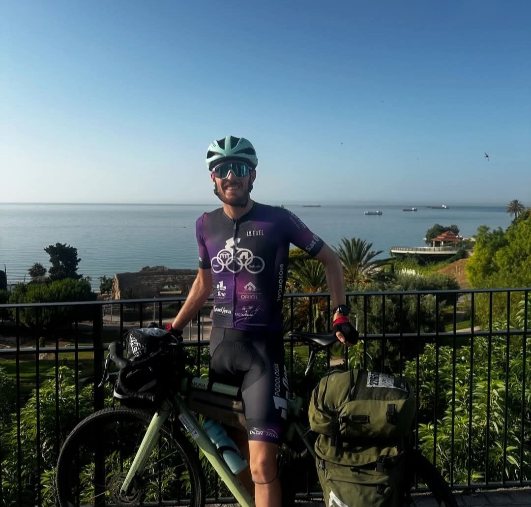 Esteban Ortuño ha recorrido 2.800 km en bici para reivindicar instalaciones deportivas dignas en Orihuela: "Ha sido una aventura espectacular" Esteban Ortuño ha recorrido 2.800 km en bici para reivindicar instalaciones deportivas dignas en Orihuela: "Ha sido una aventura espectacular"