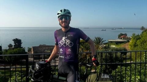Esteban Ortu&ntilde;o ha recorrido 2.800 km en bici para reivindicar instalaciones deportivas dignas en Orihuela: "Ha sido una aventura espectacular" 