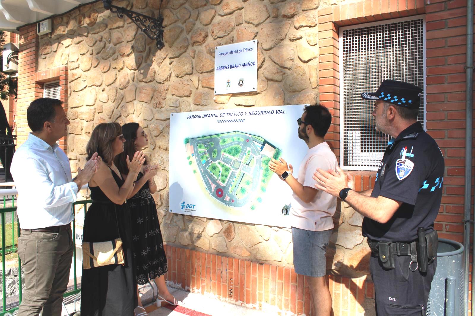 El parque infantil de Tráfico pasa a denominarse 'Rubén Bravo Muñoz' El parque infantil de Tráfico pasa a denominarse 'Rubén Bravo Muñoz'