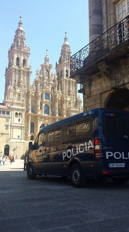 Investigan un intento de robo con butrón a una sucursal del BBVA en la Praza da Nosa Señora da Mercé de Conxo Investigan un intento de robo con butrón a una sucursal del BBVA en la Praza da Nosa Señora da Mercé de Conxo