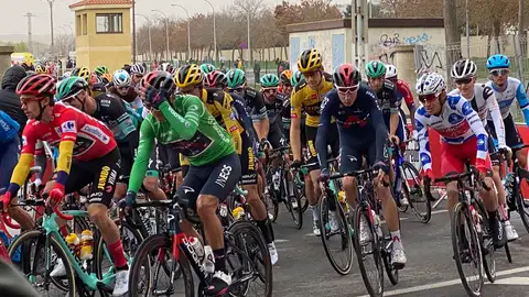 El pelotón de la ronda hispana de 2020, en el Recinto Ferial de La Aldehuela El pelotón de la ronda hispana de 2020, en el Recinto Ferial de La Aldehuela