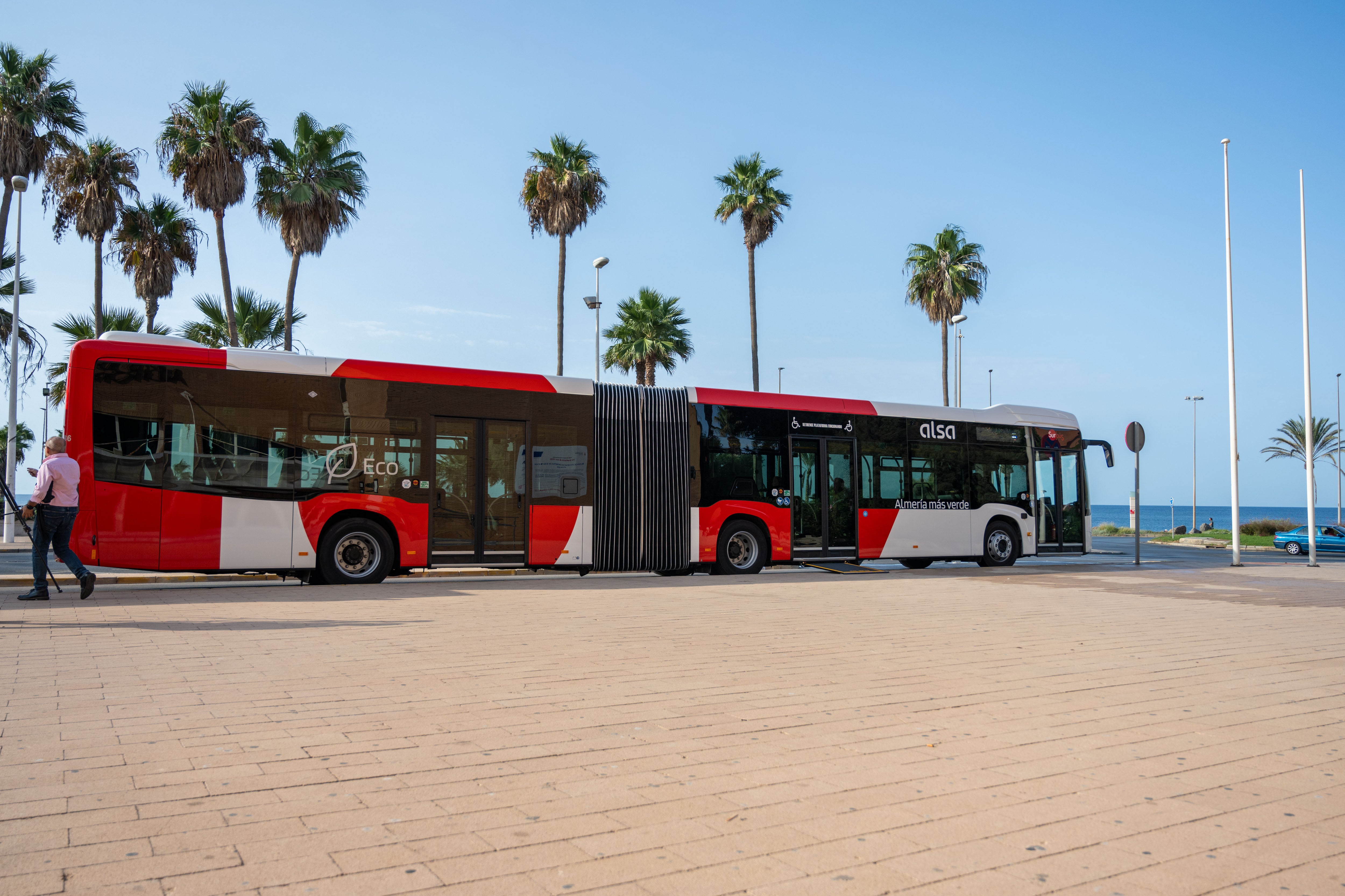 Los menores de 15 años pueden viajar gratis en el autobús urbano de Almería desde mañana Los menores de 15 años pueden viajar gratis en el autobús urbano de Almería desde mañana