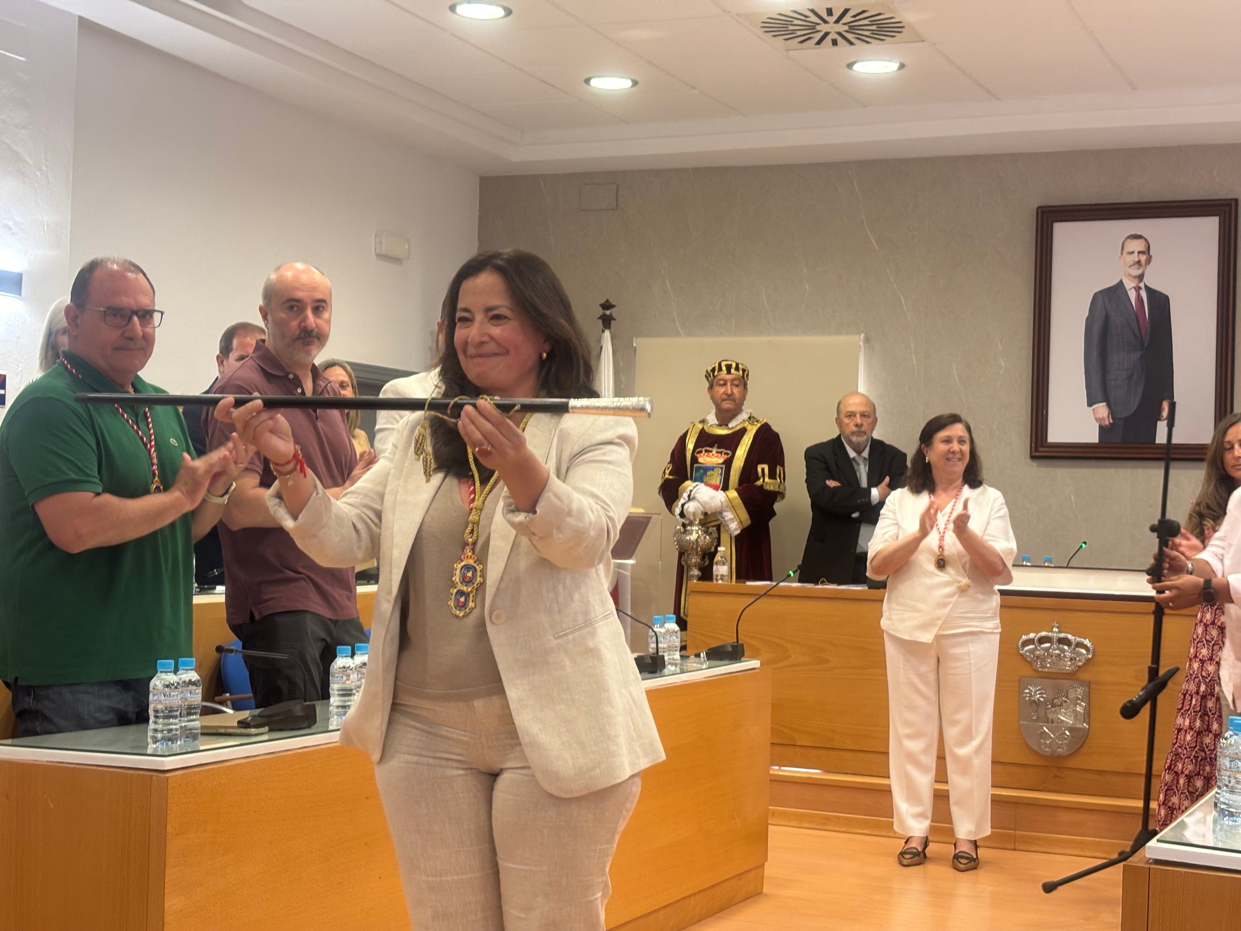 Elisabeth Medina ya es alcaldesa de Don Benito Elisabeth Medina ya es alcaldesa de Don Benito