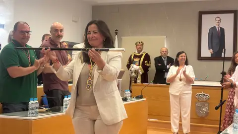 Elisabeth Medina ya es alcaldesa de Don Benito Elisabeth Medina ya es alcaldesa de Don Benito