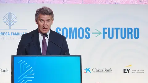 Un PP con un proyecto "ni de derechas ni de izquierdas": la estrategia de Feijóo sobre la que ironiza el PSOE Un PP con un proyecto "ni de derechas ni de izquierdas": la estrategia de Feijóo sobre la que ironiza el PSOE