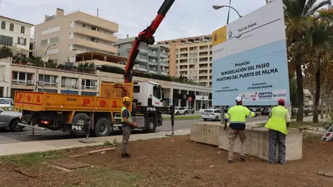 Varios trabajadores en el comienzo de las obras del Paseo Marítimo de Palma. Varios trabajadores en el comienzo de las obras del Paseo Marítimo de Palma.