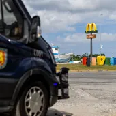 Las fuerzas de seguridad incrementan los controles en la zona tras la pelea multitudinaria de Ribeira Las fuerzas de seguridad incrementan los controles en la zona tras la pelea multitudinaria de Ribeira