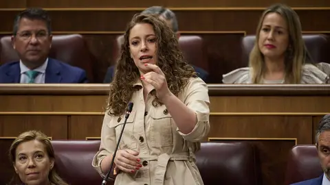 Quién es Ester Muñoz, la nueva portavoz del PP en el Congreso nombrada por Feijóo La diputada del PP, Esther Muñoz, durante un pleno en el Congreso de los Diputados. Jesús Hellín / Europa Press