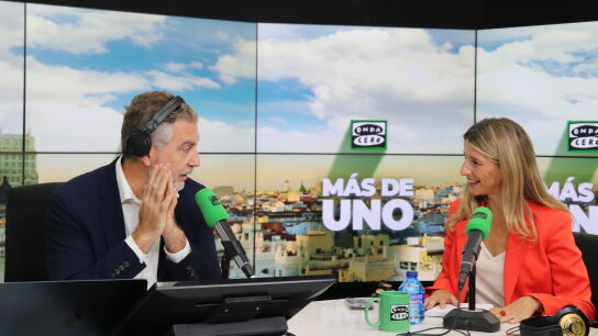 Yolanda Díaz durante la entrevista con Carlos Alsina/ Samuel Portillo