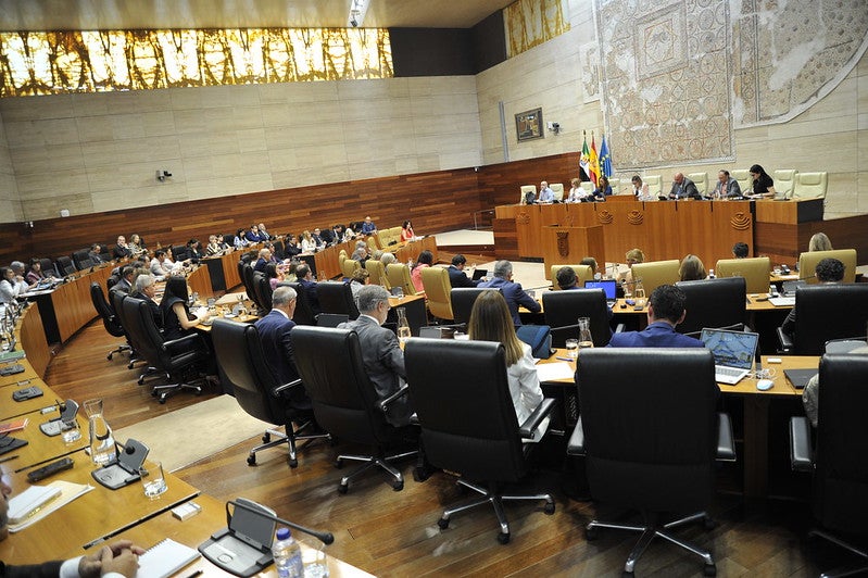 Corrupción, la fusión Don Benito-Villanueva o la 'tasa Enresa', en el orden del Pleno de este jueves en la Asamblea Corrupción, la fusión Don Benito-Villanueva o la 'tasa Enresa', en el orden del Pleno de este jueves en la Asamblea