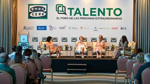Chelo Bustos modera la Mesa Intergeneracional con Juana María Román, Francisca Bennássar y Empar Bosch Chelo Bustos modera la Mesa Intergeneracional con Juana María Román, Francisca Bennássar y Empar Bosch en el V Foro Talento de Onda Cero Mallorca