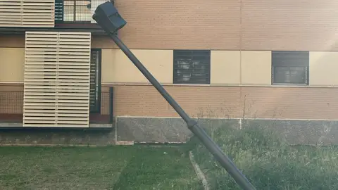El Delegado del Gobierno en Madrid vuelve a visitar las viviendas sociales situadas en la calle Carmen Laforet de Torrejón de Ardoz Zona común en las viviendas sociales de la calle Carmen Laforet de Torrejón de Ardoz