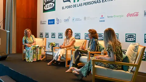La Mesa de Liderazgo en el V Foro Talento que comparten Aina Calafat, Carmen Planas y Raquel Arévalo La Mesa de Liderazgo en el V Foro Talento, organizado por Onda Cero Mallorca, que comparten Aina Calafat, Carmen Planas y Raquel Arévalo junto a la periodista Elka Dimitrova