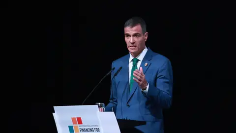 El presidente del Gobierno, Pedro Sánchez, interviene en el evento 'Invertir en la solidaridad global: una nueva visión de la cooperación para el desarrollo". El presidente del Gobierno, Pedro Sánchez, interviene en el evento 'Invertir en la solidaridad global: una nueva visión de la cooperación para el desarrollo".
