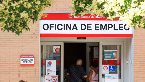 El desempleo desciende en 48.900 personas en junio