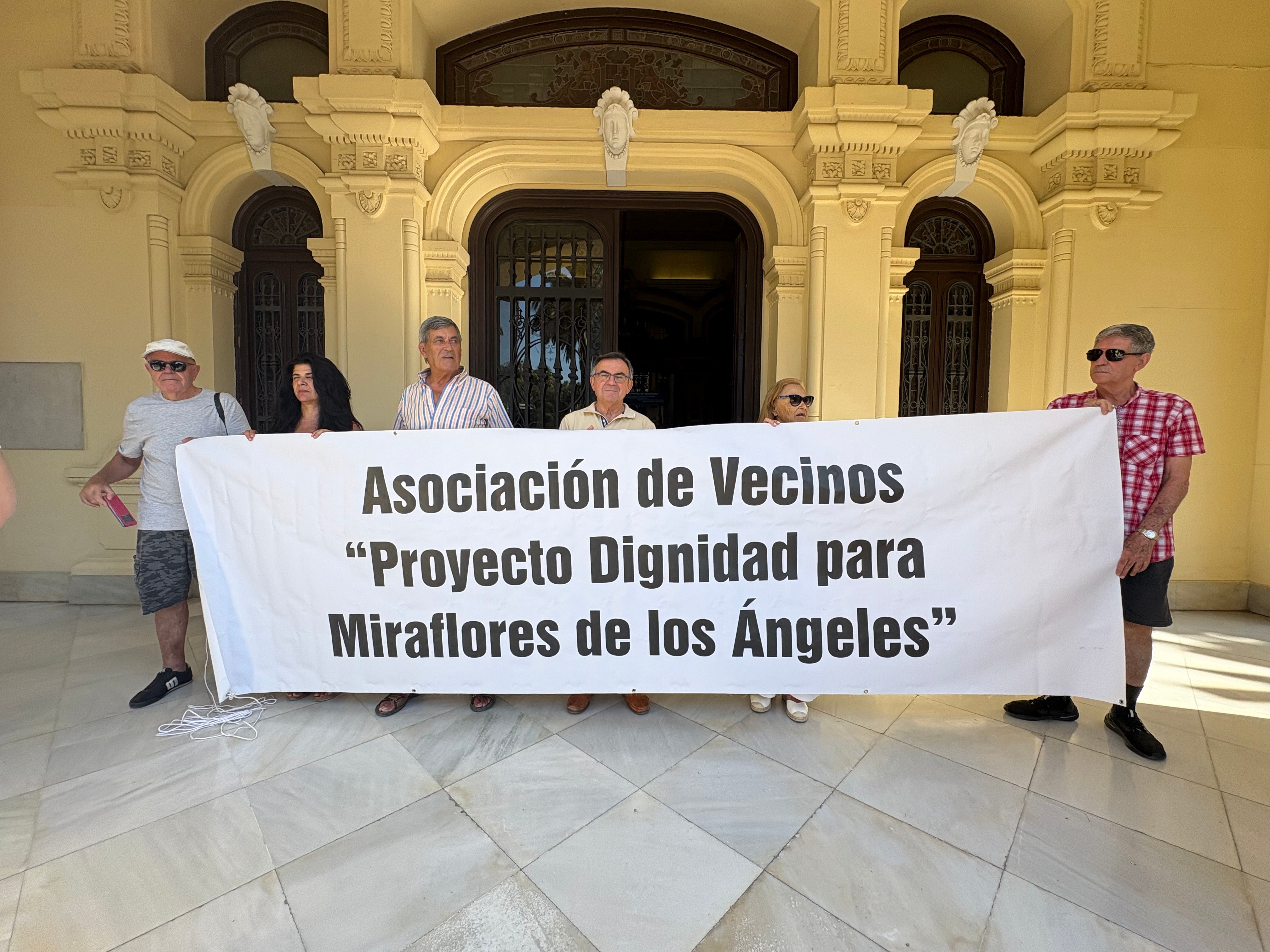 La asociación de vecinos "Proyecto Dignidad para Miraflores de los Ángeles" exige mejoras para el barrio La asociación de vecinos "Proyecto Dignidad para Miraflores de los Ángeles" exige mejoras para el barrio