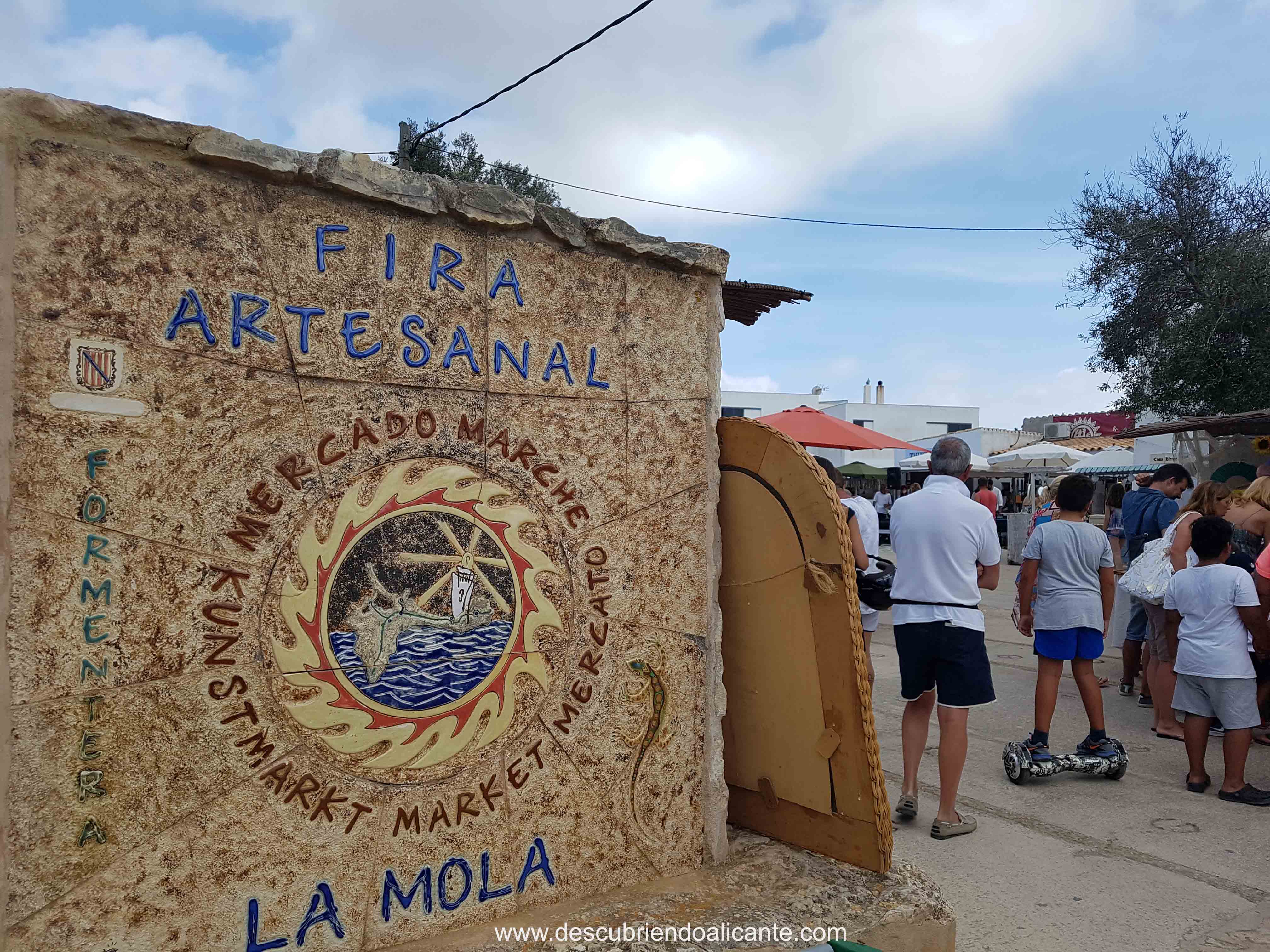 Formentera al día se hace eco de la Medalla de Oro de la isla para la Fira d’Art i Artesania de la Mola Formentera al día se hace eco de la Medalla de Oro de la isla para la Fira d’Art i Artesania de la Mola