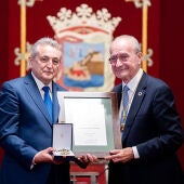 Málaga abraza a sus enfermeras: Medalla de la Ciudad e Hijo Predilecto al Colegio de Enfermería