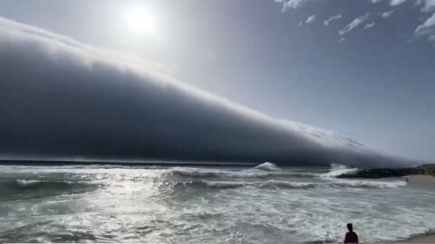 Tsunami de nubes: el fen&oacute;meno que sorprendi&oacute; a los ba&ntilde;istas en las playas de Portugal