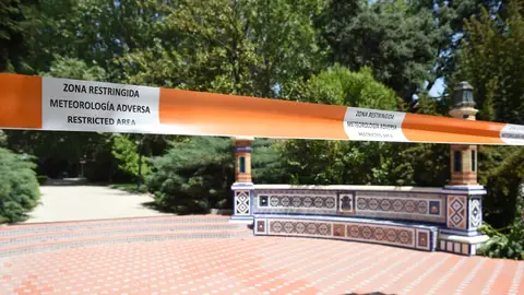 El Retiro y otros 8 parques históricos cierran desde las 18 horas por rachas de viento y temperaturas de hasta 38º El Retiro y otros 8 parques históricos cierran desde las 18 horas por rachas de viento y temperaturas de hasta 38º