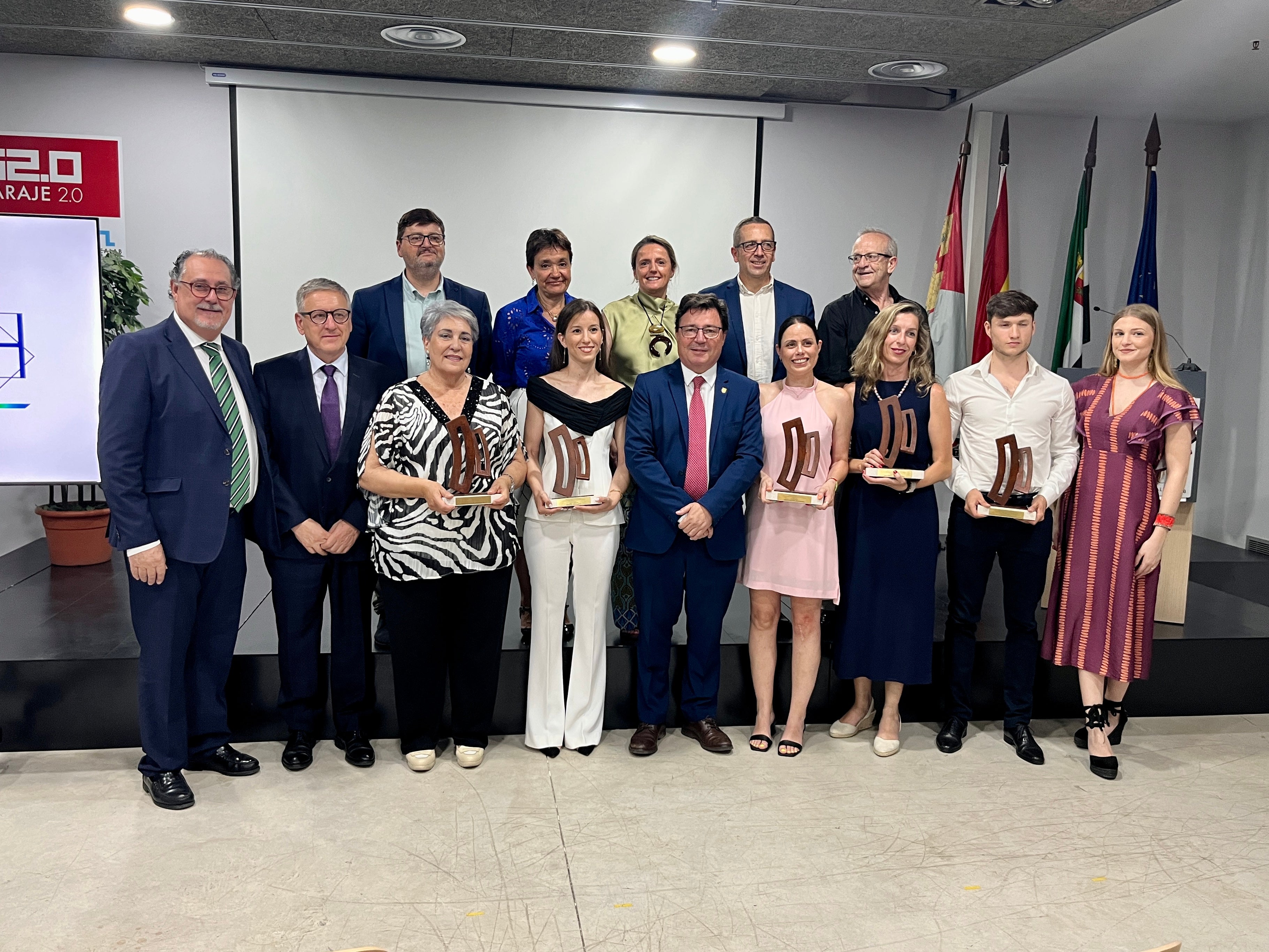 Santamaría destaca el ejemplo de buenas prácticas de las empresas premiadas en los Premios Liderazgos e Innovación Santamaría destaca el ejemplo de buenas prácticas de las empresas premiadas en los Premios Liderazgos e Innovación