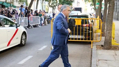El exsecretario de Organización del PSOE, Santos Cerdán a su llegada a declarar en el Tribunal Supremo, a 30 de junio de 2025, en Madrid (España). El exsecretario de Organización del PSOE, Santos Cerdán a su llegada a declarar en el Tribunal Supremo, a 30 de junio de 2025, en Madrid (España).