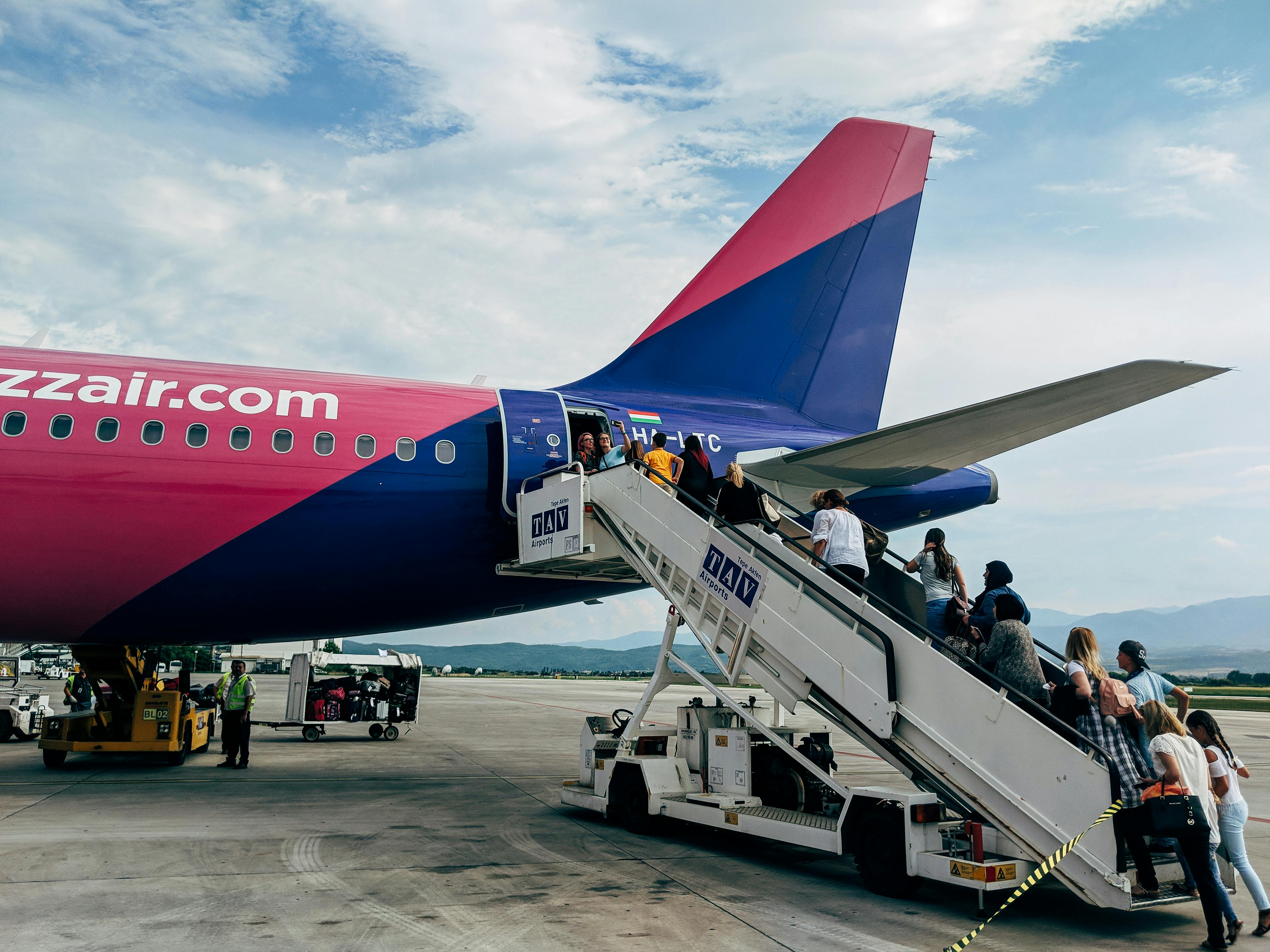 El tipo de vestimenta que debes utilizar en avión, según algunas aerolíneas El tipo de vestimenta que debes utilizar en avión, según algunas aerolíneas
