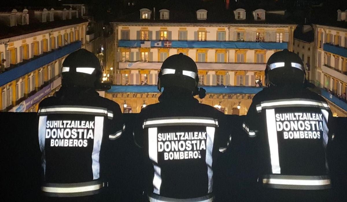 Renuncia el jefe de bomberos de San Sebastián tras colar a su hijo en un concierto Renuncia el jefe de bomberos de San Sebastián tras colar a su hijo en un concierto