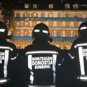 Renuncia del jefe de bomberos de San Sebastián tras colar a su hijo en un concierto con uniforme oficial Renuncia del jefe de bomberos de San Sebastián tras colar a su hijo en un concierto con uniforme oficial