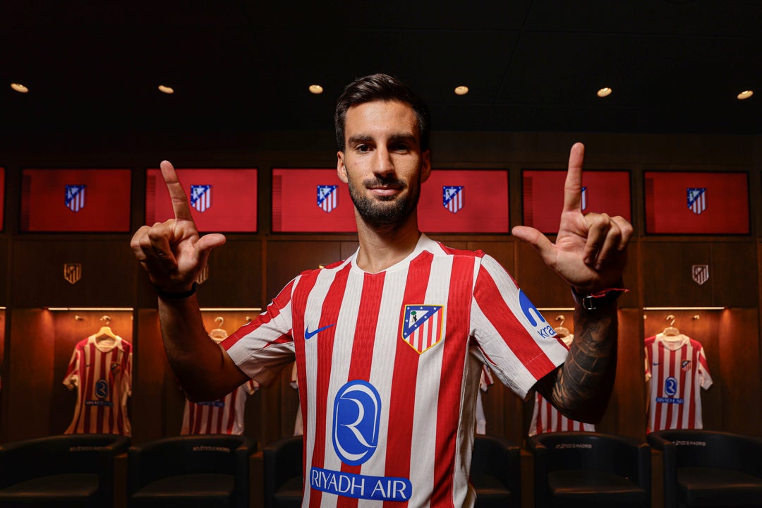 Álex Baena firma 5 años con el Atlético Álex Baena firma 5 años con el Atlético