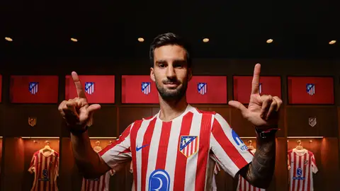 Álex Baena firma 5 años con el Atlético Álex Baena firma 5 años con el Atlético
