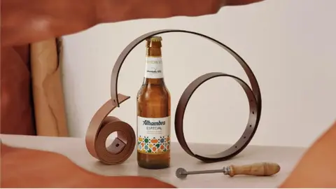 ‘Inevitable’: la nueva campaña de Alhambra Especial que rinde homenaje a la artesanía andaluza y al arte de hacer cerveza sin prisa ‘Inevitable’: la nueva campaña de Alhambra Especial que rinde homenaje a la artesanía andaluza y al arte de hacer cerveza sin prisa